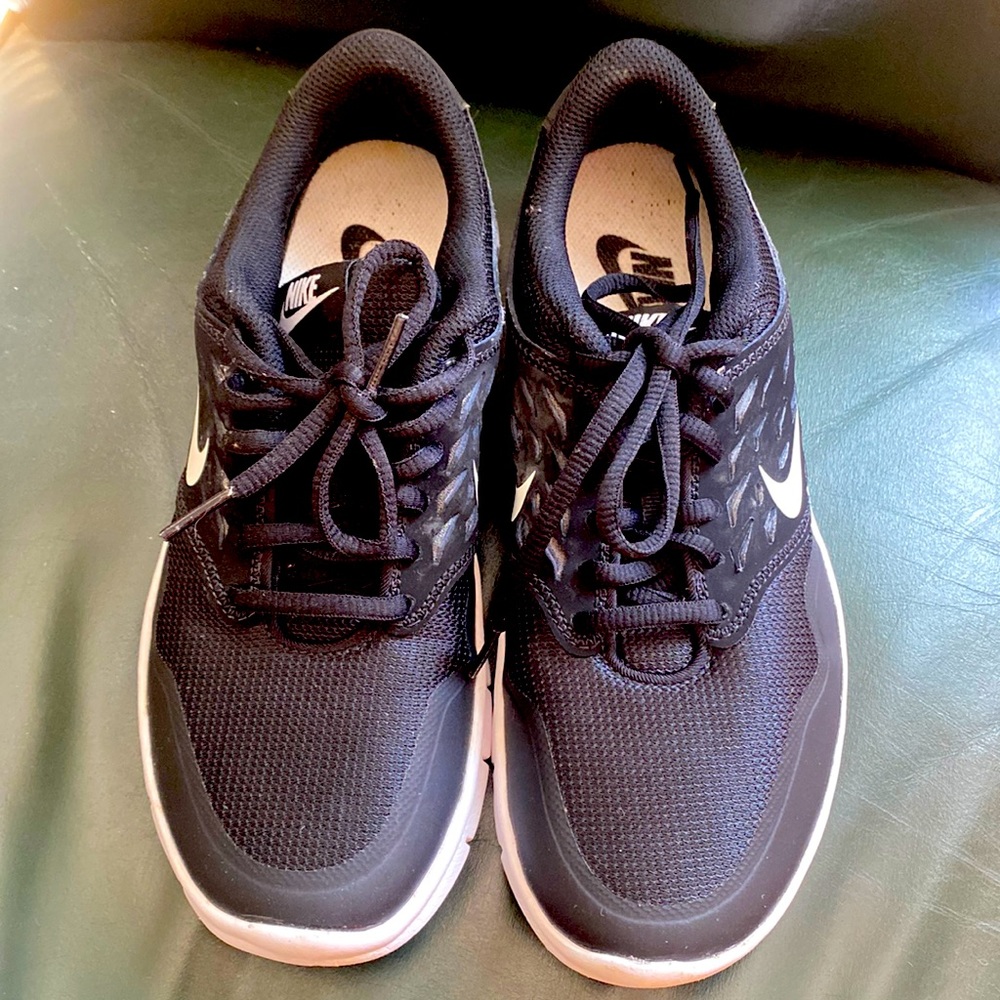 Nike Women’s Orive NM BLACK - all activity shoe - Barely Worn